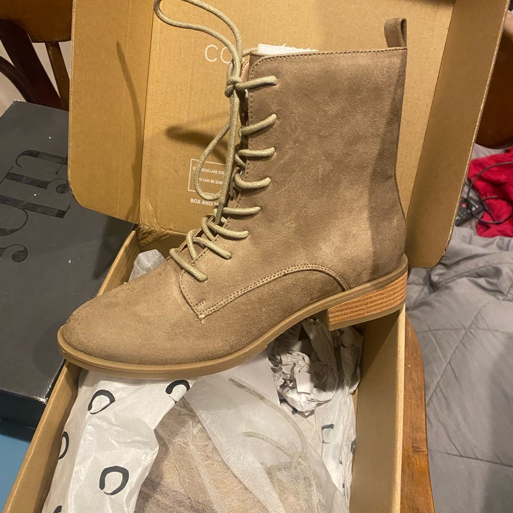 Journee  collection Viena block heel combat boots